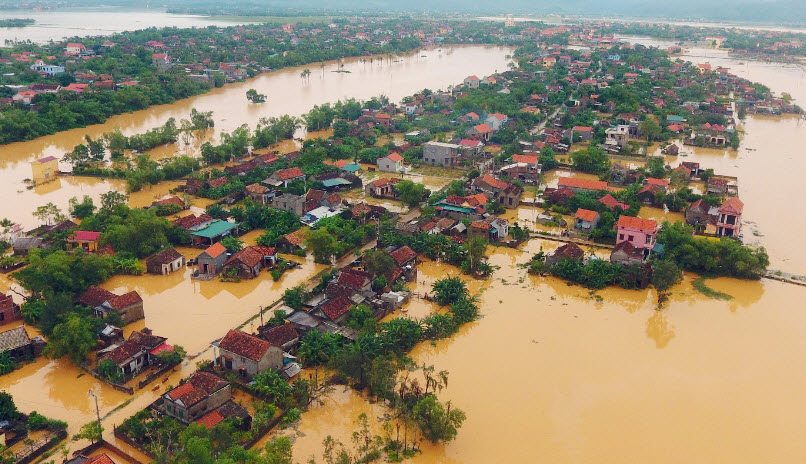 Chia sẻ nỗi đau lũ lụt ở miền Trung