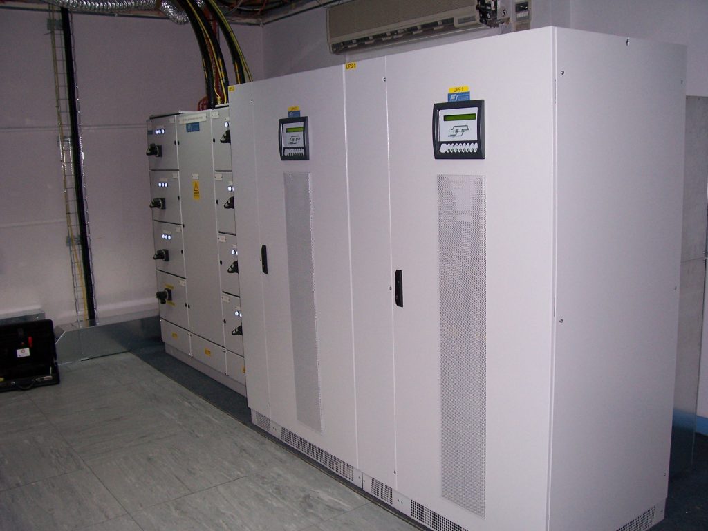 Hệ Thống UPS Trong Bảo Vệ Thiết Bị Điện Hệ Thống UPS Trong Bảo Vệ Thiết Bị Điện